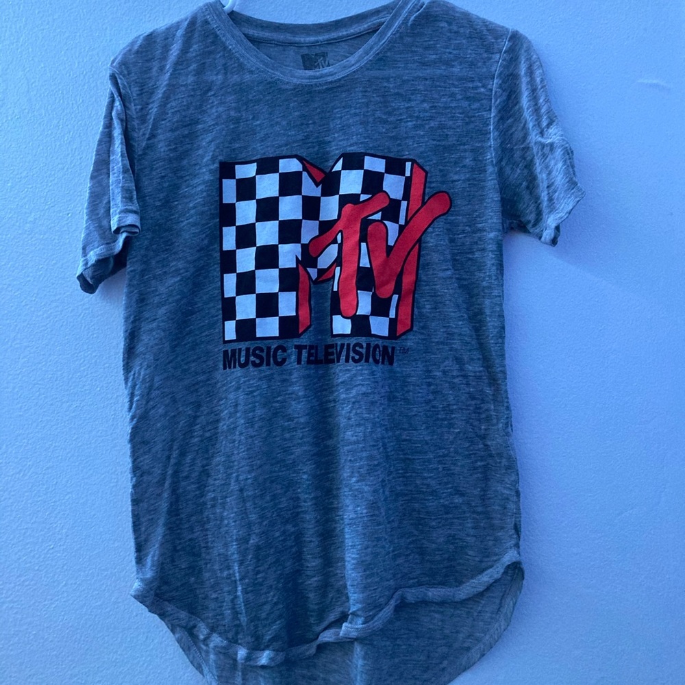 grey MTV t-shirt